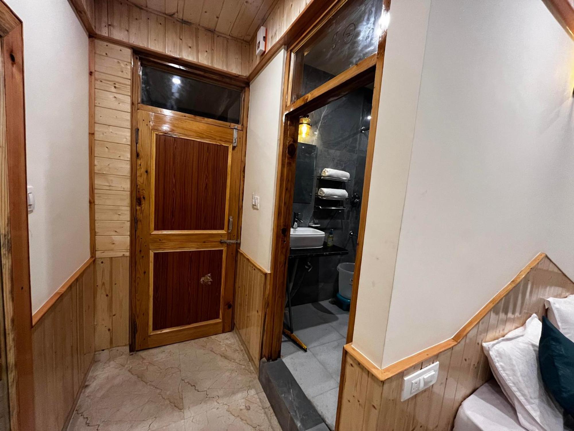 Hotel Mid Orchard Kasol L River Side -Pure Veg Hotel Zewnętrze zdjęcie