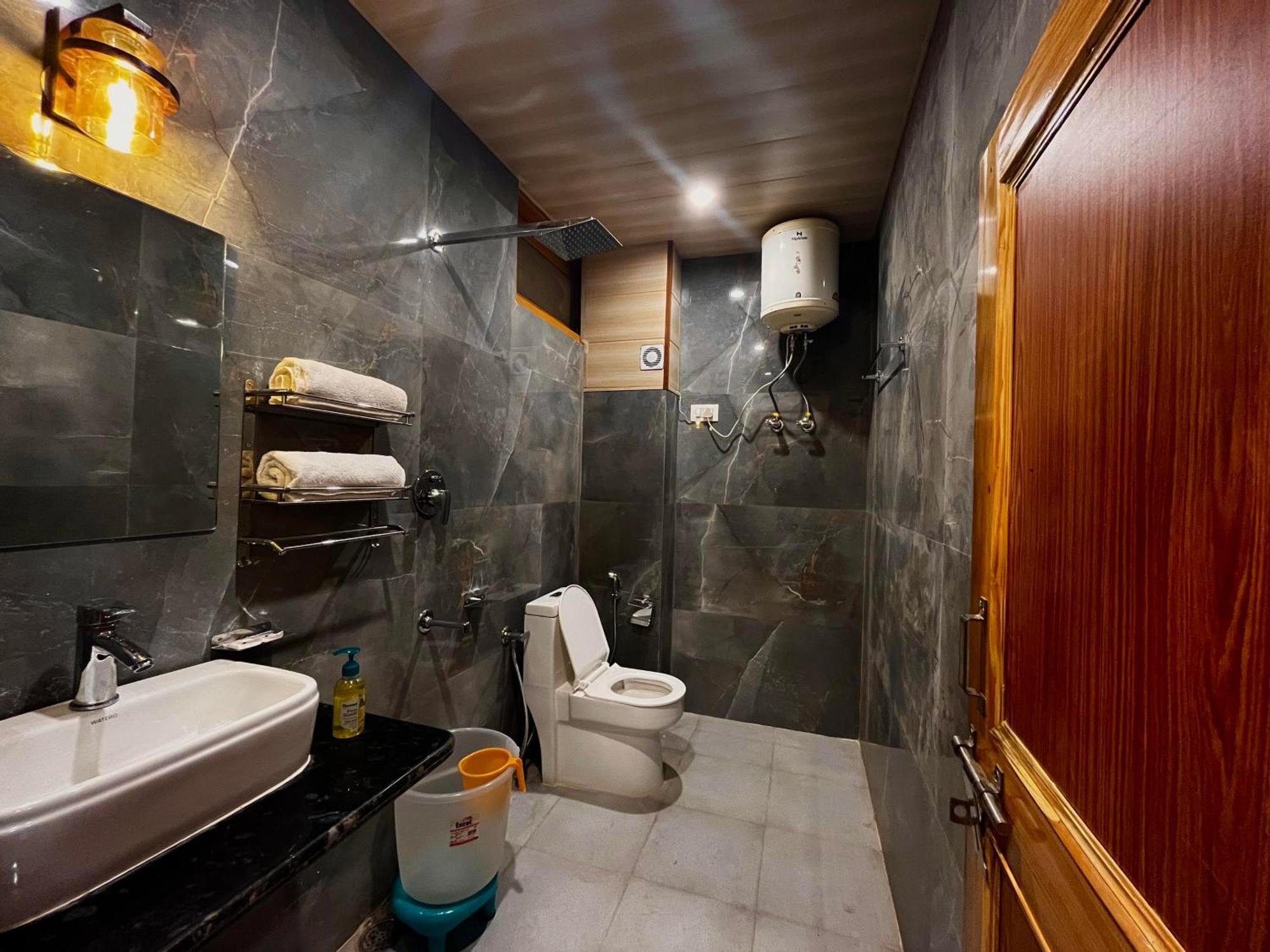 Hotel Mid Orchard Kasol L River Side -Pure Veg Hotel Zewnętrze zdjęcie